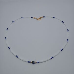 Collar blanco con azul y detalle central ojo turco